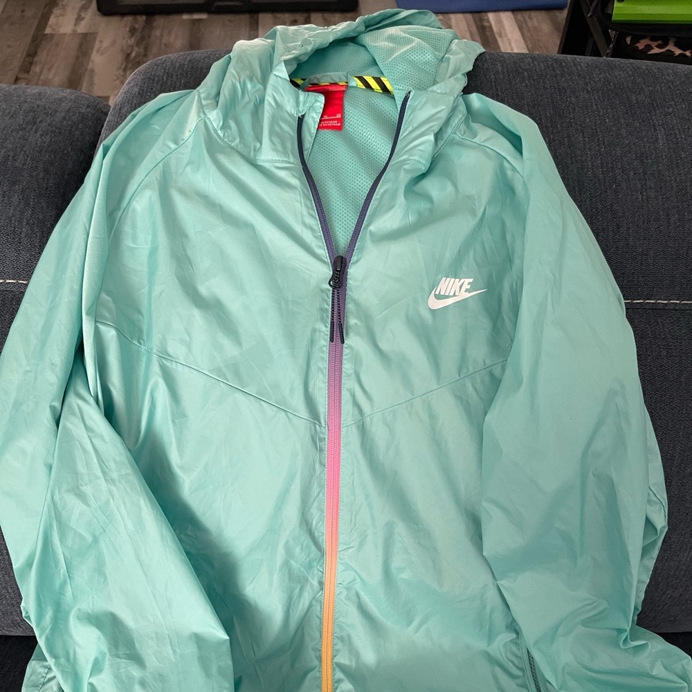 Nike Windbreaker and shorts ! Perfect for travel